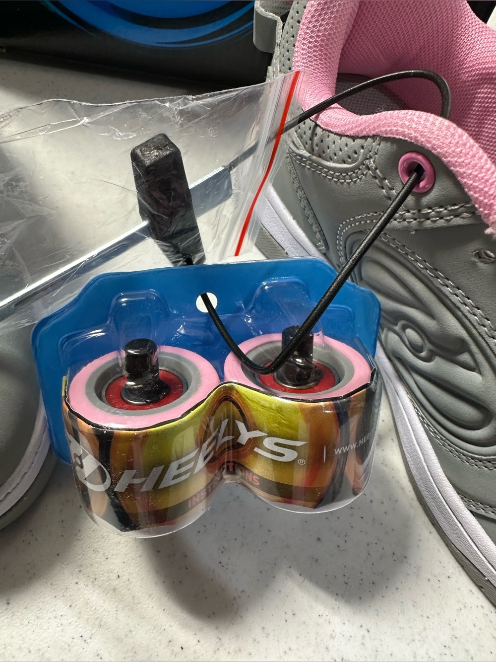Heelys Voyager Pink/Grey Skate Shoe NWT - Picture 6 of 9